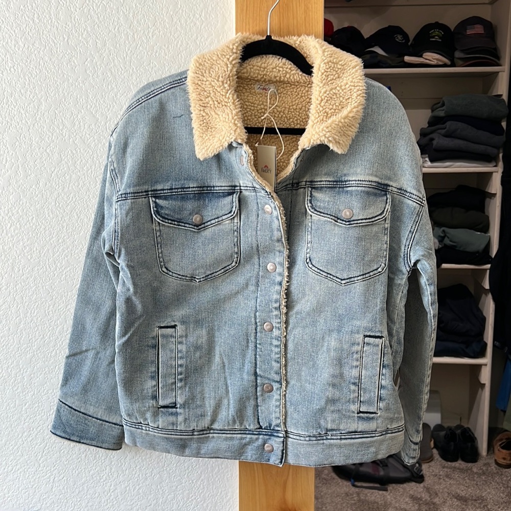 Woman’s Sherpa denim jacket Faherty size M